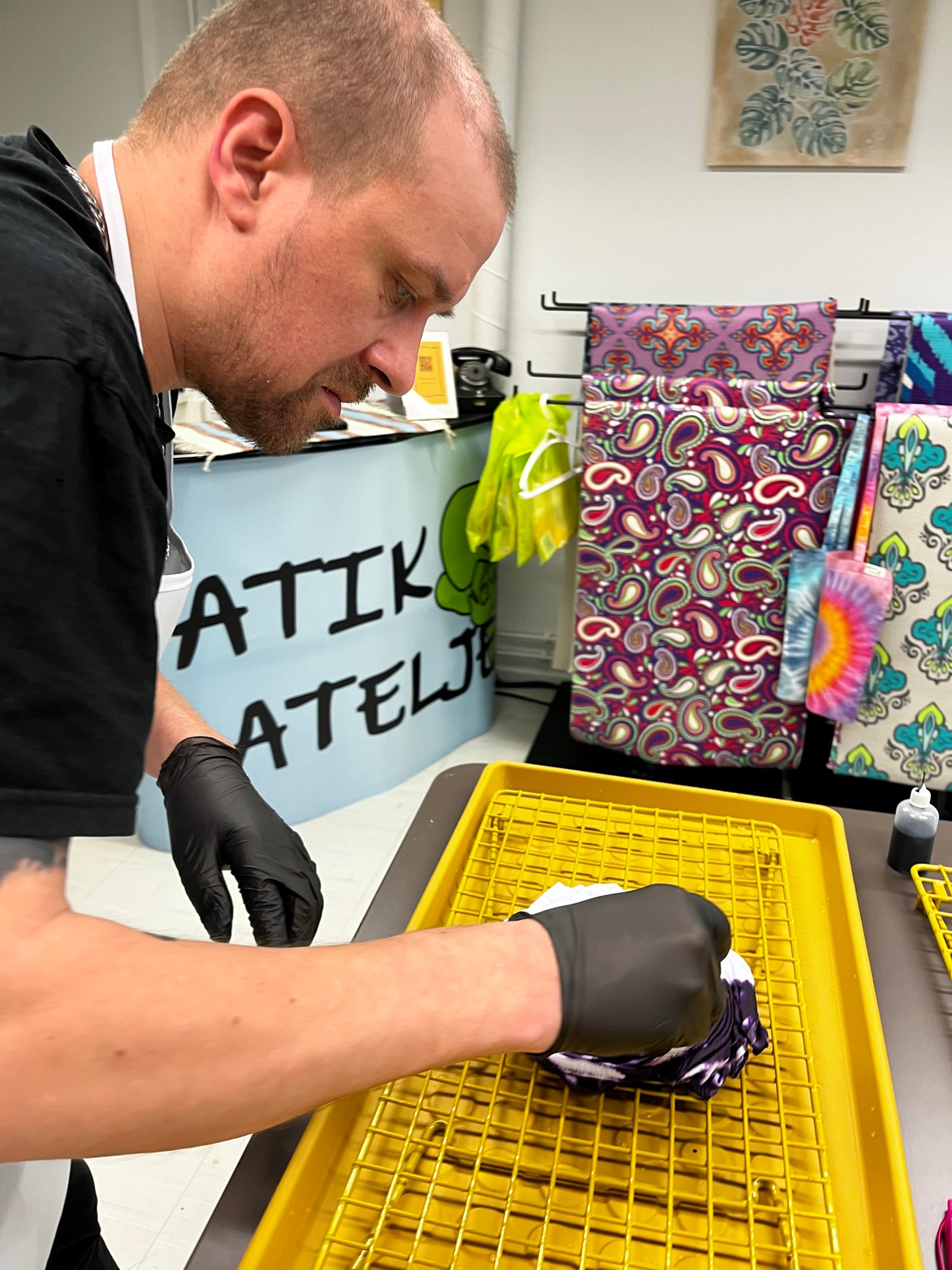 Isänpäivä ❤️ kaksi yhden hinnalla T-paita värjäys väriliuostekniikalla Su 9.11 Non-Stop klo 11-18 (osta 2 maksa1)2025