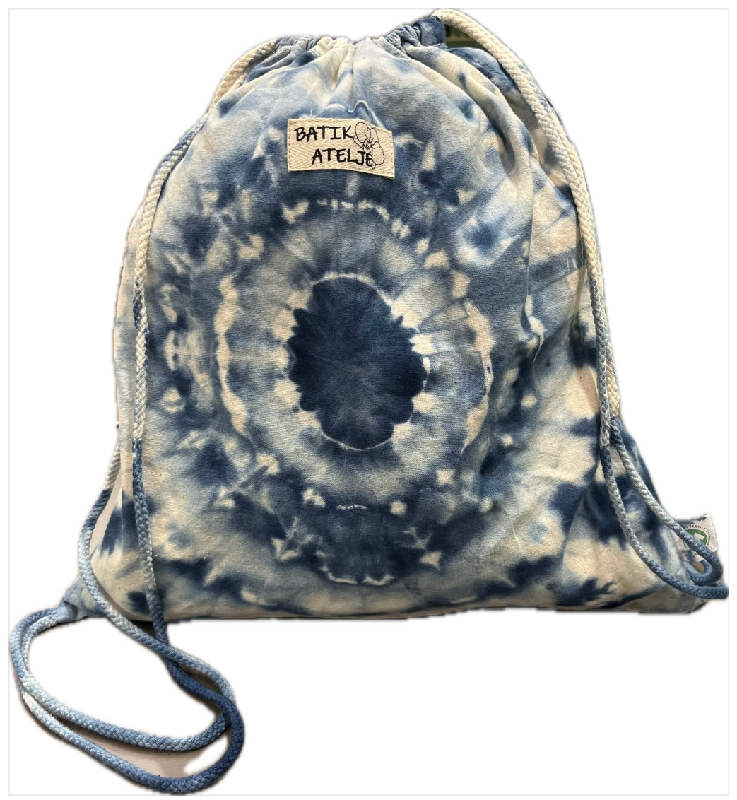 Kaunis ja kestävä tumman sininen batiikkikangapussi