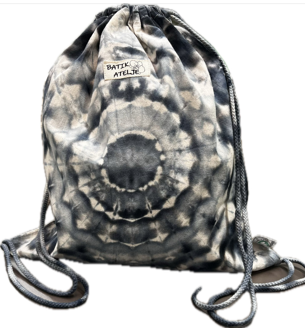 Kaunis ja kestävä mustan harmaa batiikkikangapussi