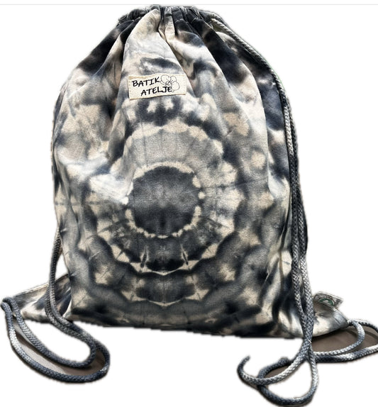 Kaunis ja kestävä mustan harmaa batiikkikangapussi