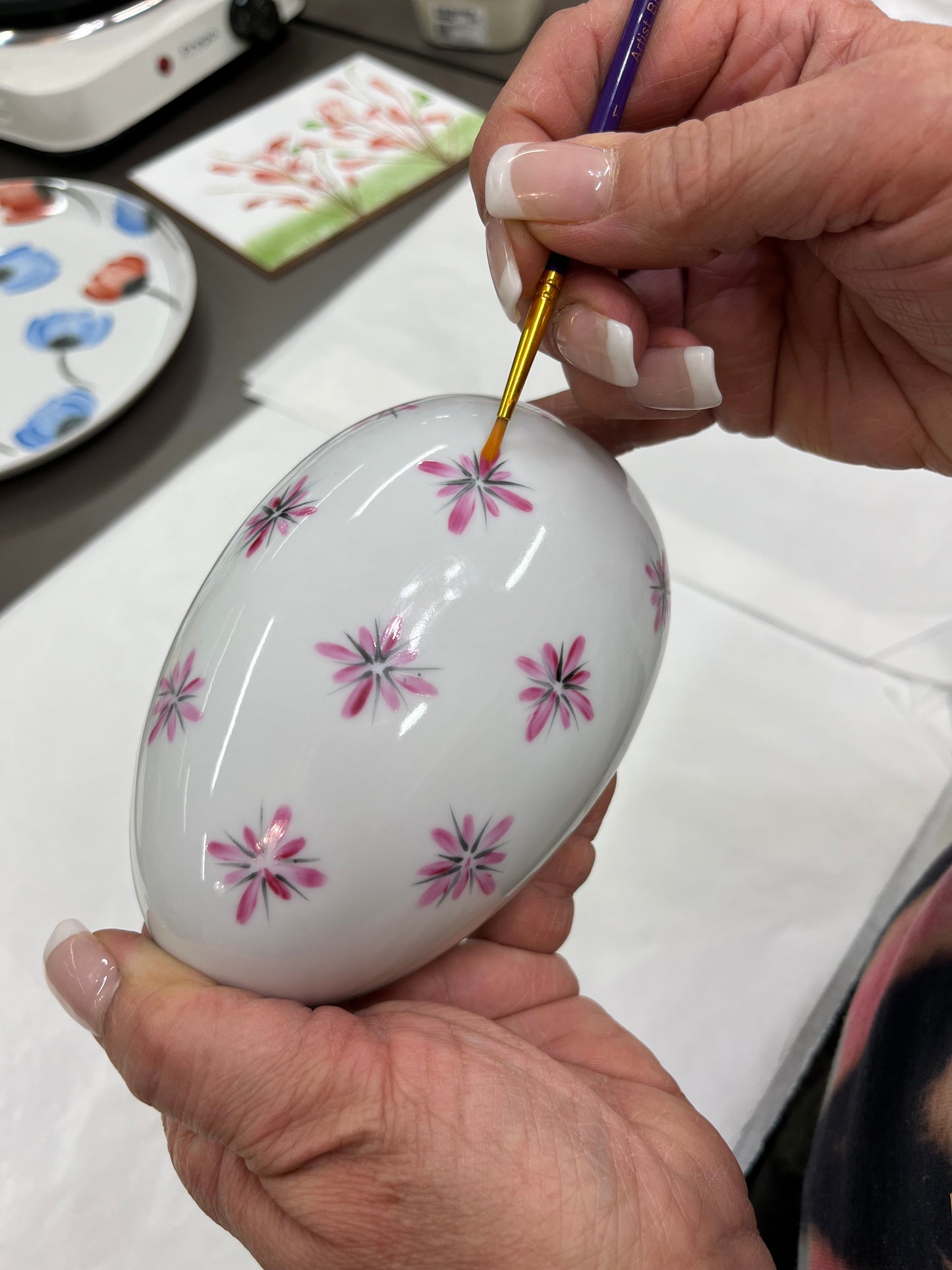 Posliininmaalaus alkeiskurssi         7 kertaa kesto 3 h / kerta  7.1.-18.2. Tiistaisin 2026