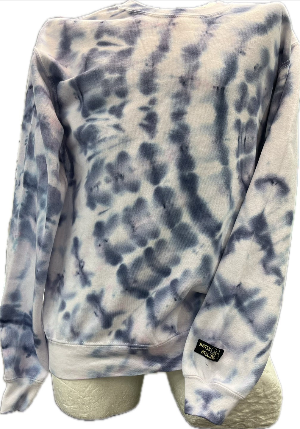 M Tie-Dye batiikki college