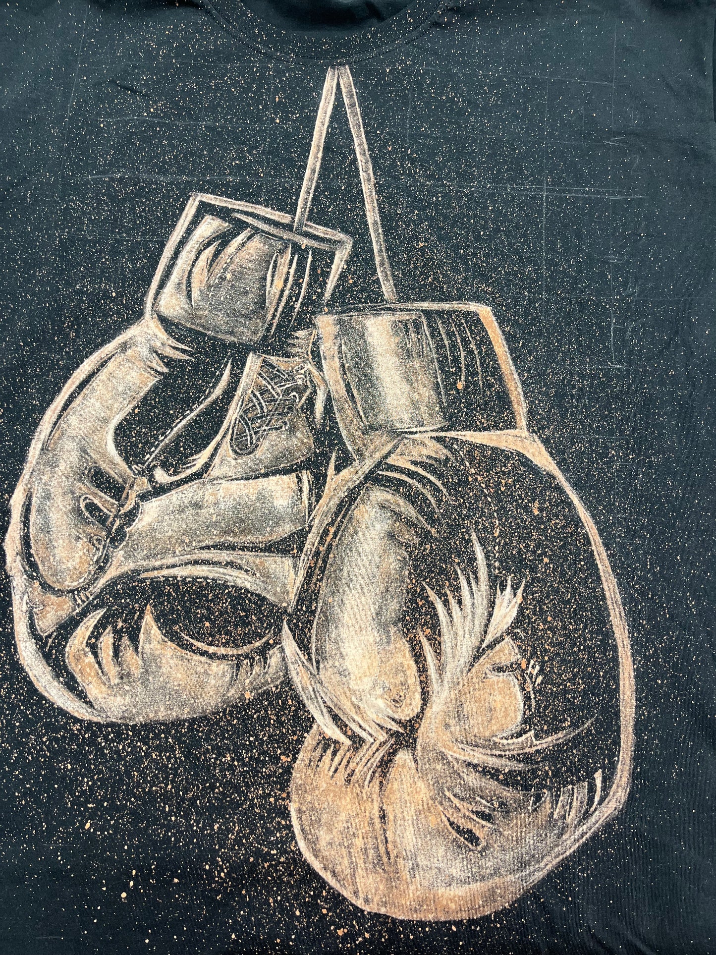 Valkaisutekniikalla maalauspaja mustalle paidalle 2026