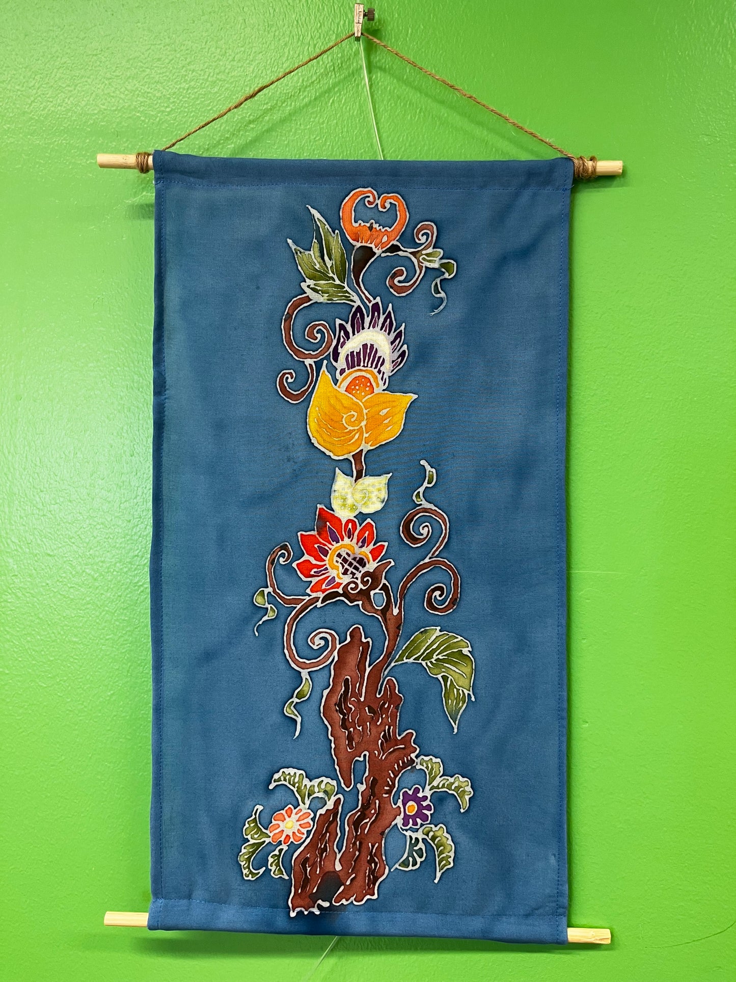 Batiikki Kangastaulun maalaus kuumavahatekniikalla 2025