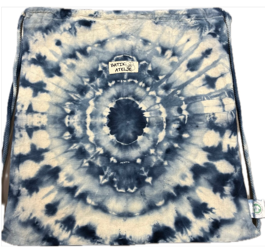 Kaunis ja kestävä tumman sininen batiikkikangapussi